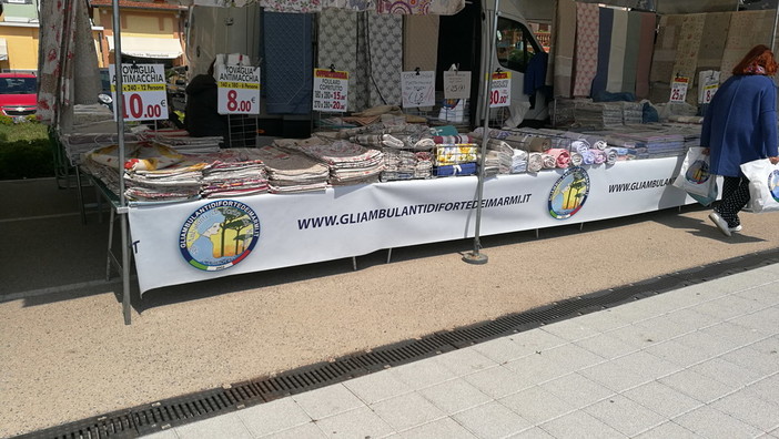 Bordighera: domenica prossima sul lungomare Argentina il Mercato degli Ambulanti di Forte dei Marmi Bordighera: domenica prossima sul lungomare Argentina il Mercato degli Ambulanti di Forte dei Marmi