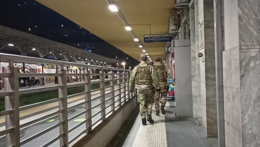 Ventimiglia, 39enne della Costa D'Avorio accoltellato in stazione: indagini in corso della polizia ferroviaria (Foto)