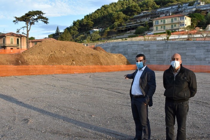 Vallecrosia: parcheggio dietro la scuola 'A. Doria', la replica del Sindaco Biasi al consigliere di minoranza Perri