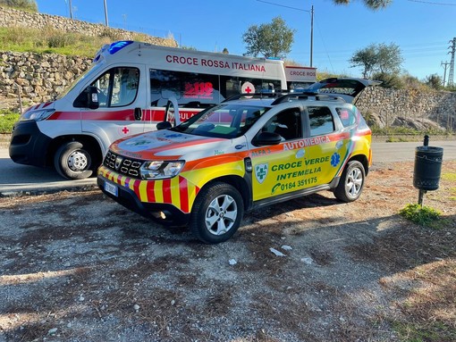 Bordighera: si ferisce a un braccio con la motosega in campagna, mobilitazione di soccorsi Bordighera: si ferisce a un braccio con la motosega in campagna, mobilitazione di soccorsi