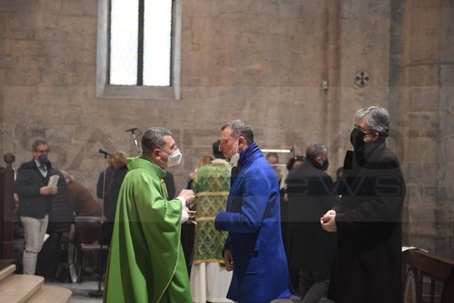 Sanremo: Amadeus a messa a San Siro dall’ex collega Fabrizio Gatta “L’ho trovato felice e con la gioia negli occhi” Sanremo: Amadeus a messa a San Siro dall’ex collega Fabrizio Gatta “L’ho trovato felice e con la gioia negli occhi”