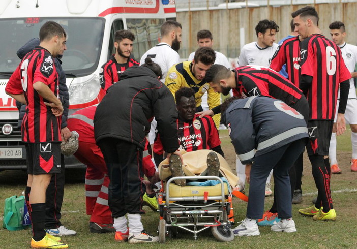 Calcio: sta decisamente meglio Atou Niang, il giocatore dell'Argentina infortunatosi ieri Calcio: sta decisamente meglio Atou Niang, il giocatore dell'Argentina infortunatosi ieri