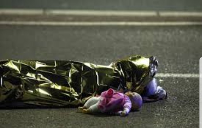 Attentato a Nizza: identificato il responsabile, prosegue l'attenzione della Farnesina per capire quanti e chi siano gli italiani coinvolti