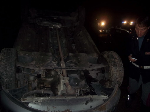 Imperia: auto si capotta e finisce in un fosso in via Santa Lucia, intervento dei VVF