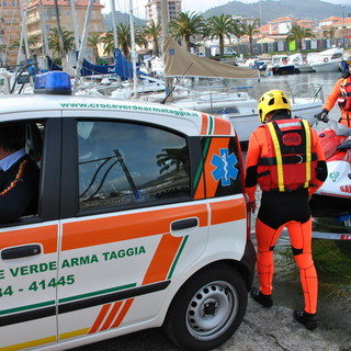 Arma di Taggia: turista cade sugli scogli portato in ospedale Arma di Taggia: turista cade sugli scogli portato in ospedale