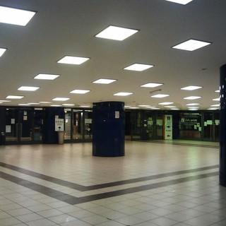 Le nuove luci nell'atrio del Palafiori