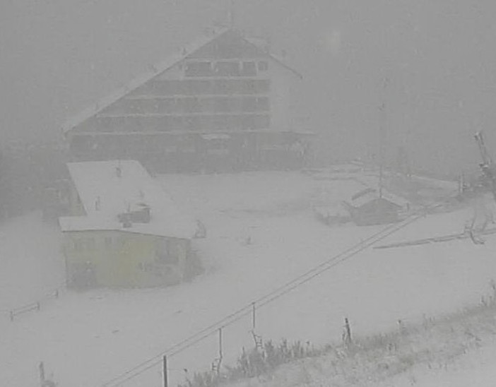 La nevicata ad Artesina, pochi minuti fa