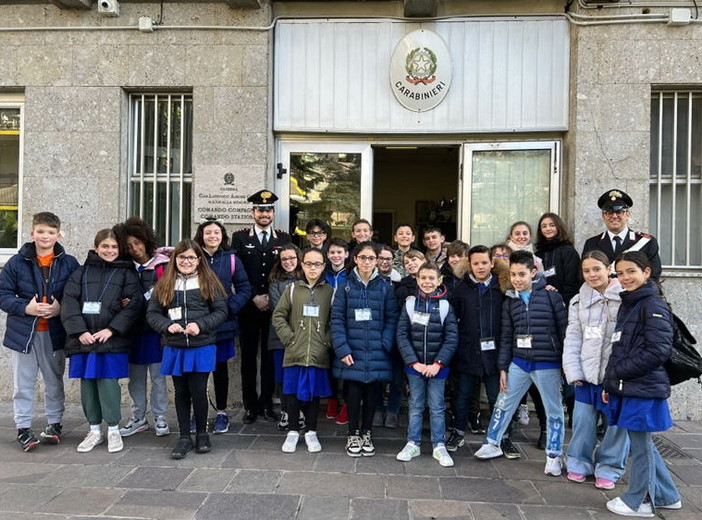Sanremo: gli alunni della scuola Primaria Asquasciati e Coldirodi in visita alla compagnia Carabinieri Sanremo: gli alunni della scuola Primaria Asquasciati e Coldirodi in visita alla compagnia Carabinieri