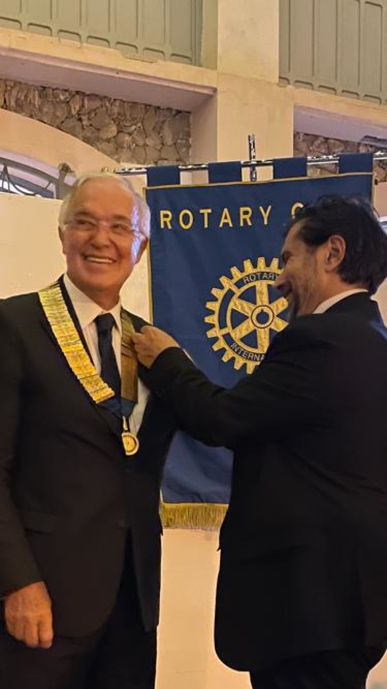 Passaggio delle consegne tra il presidente Andrea Ghirardelli ed il presidente entrante Luigi Fracas per il Rotary Sanremo