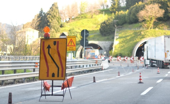 Stop ai lavori sulle autostrade A6 e A10 nei weekend di primavera ed estate per ridurre gli ingorghi