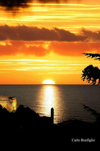 Sanremo: in attesa del maltempo sulla nostra provincia ecco una splendida foto dell'alba di qualche giorno fa