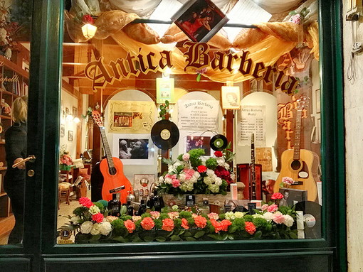 Alla 'Antica Barberia Maria' di via Capitan Pesante omaggio al "66° Festival della Canzone Italiana" Alla 'Antica Barberia Maria' di via Capitan Pesante omaggio al "66° Festival della Canzone Italiana"