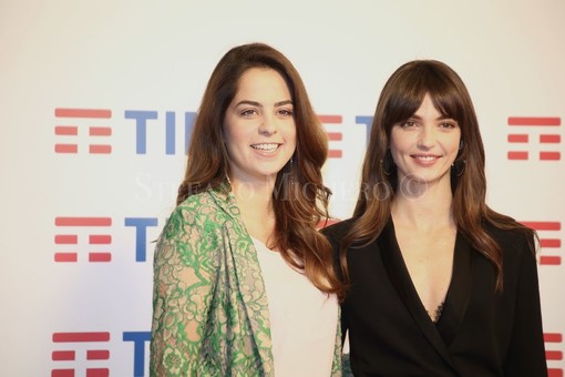 #Festival2017, due 'figlie d'arte' in Sala Stampa, Anouchka Delon e Annabelle Belmondo: "Un'esperienza fantastica!"