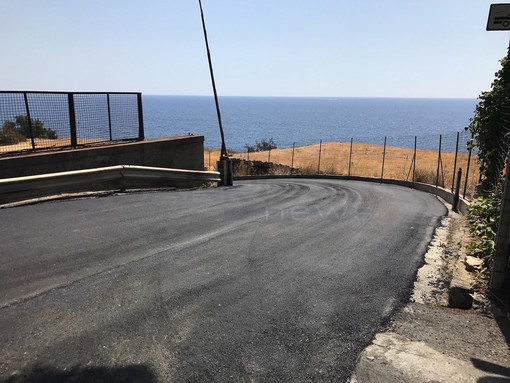 Il nuovo asfalto della strada per l'eliporto Il nuovo asfalto della strada per l'eliporto