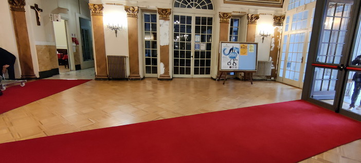 Sanremo: terminati i lavori di sistemazione dell'atrio del Comune, parquet lucidato e stuoie sostituite (Foto) Sanremo: terminati i lavori di sistemazione dell'atrio del Comune, parquet lucidato e stuoie sostituite (Foto)