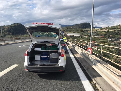 Arma di Taggia: tamponamento tra auto e mezzo pesante vicino al casello, due i feriti Arma di Taggia: tamponamento tra auto e mezzo pesante vicino al casello, due i feriti