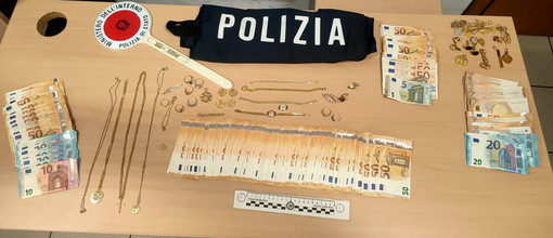Finti poliziotti derubano due anziani a Sanremo: arrestati due uomini, recuperati gioielli e contanti