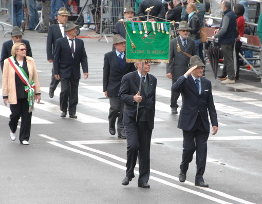 Ventimiglia: domenica prossima l'incontro tra gli Alpini imperiesi e gli Chasseur Alpins francesi Ventimiglia: domenica prossima l'incontro tra gli Alpini imperiesi e gli Chasseur Alpins francesi