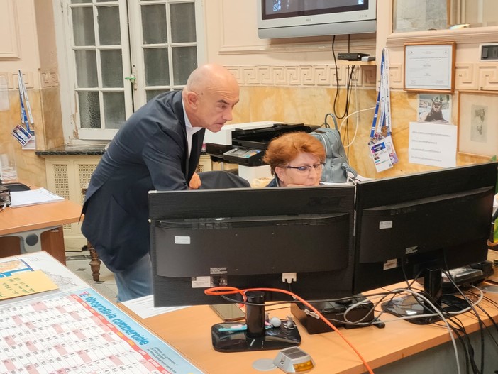 Scatta l'allerta meteo arancione sulla nostra provincia: aperto a Sanremo il Coc, c'è anche il Sindaco (Foto) Scatta l'allerta meteo arancione sulla nostra provincia: aperto a Sanremo il Coc, c'è anche il Sindaco (Foto)