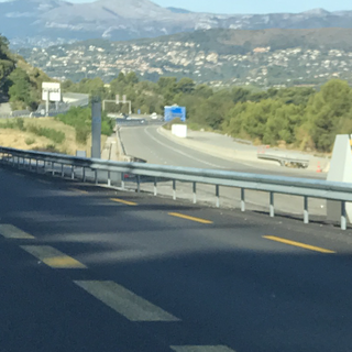 Autovelox 'Alice' posizionato dai francesi sull'autostrada al confine: i pendolari "Sembra che ce l'abbiano con noi" Autovelox 'Alice' posizionato dai francesi sull'autostrada al confine: i pendolari "Sembra che ce l'abbiano con noi"