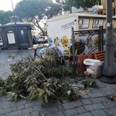 Sanremo: gli 'incivili' sempre più maleducati, piazza San Bernardo invasa dai rifiuti (Foto) Sanremo: gli 'incivili' sempre più maleducati, piazza San Bernardo invasa dai rifiuti (Foto)