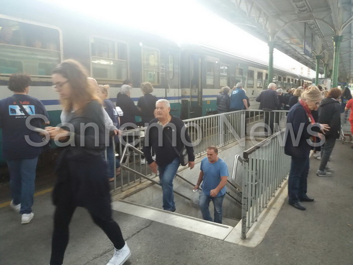 Ventimiglia: arrivati i treni 'bianchi' dei pellegrini di Lourdes, aiutati dalla Cri tra poco partiranno per le Marche