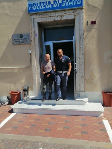 Ventimiglia: furti e rapine in Austria, Polizia di Frontiera rintraccia romeno ricercato con mandato di cattura internazionale Ventimiglia: furti e rapine in Austria, Polizia di Frontiera rintraccia romeno ricercato con mandato di cattura internazionale