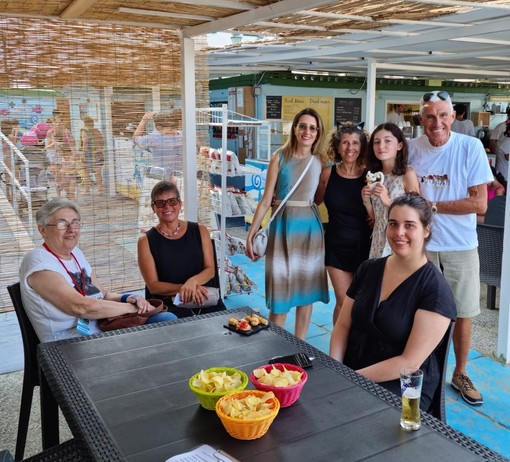 Sanremo: ai bagni “Lido” l’apericena felino della Lega del Gatto (Foto)