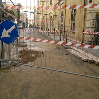 Rottura delle condotte di sabato notte in via Volta a Sanremo: l'intervento dell'Amaie