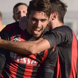 Nella foto l'attaccante Andrea Compagno festeggia un gol con la maglia dell'Argentina Arma (foto tratta dal profilo facebook del calciatore)