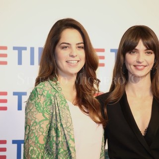 #Festival2017, due 'figlie d'arte' in Sala Stampa, Anouchka Delon e Annabelle Belmondo: "Un'esperienza fantastica!"