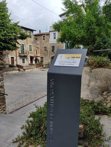 Vallecrosia: una app e una serie di cartelloni per promuovere i siti di interesse culturale in città (Foto) Vallecrosia: una app e una serie di cartelloni per promuovere i siti di interesse culturale in città (Foto)