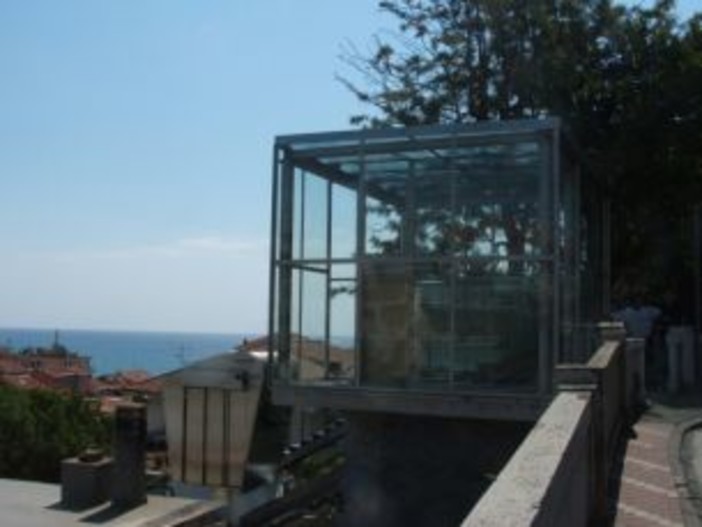 Imperia: allarme dell'ascensore di Porto Maurizio non funzionate, la drammatica esperienza di Lucia