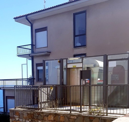 Imperia: querelle ascensori del Parasio, il Pd "Speriamo non servano altri esborsi e altri fuori servizio" Imperia: querelle ascensori del Parasio, il Pd "Speriamo non servano altri esborsi e altri fuori servizio"