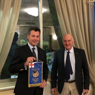 Il Rotary club Sanremo dà il benvenuto al nuovo socio Alberto Guglielmi Manzoni Il Rotary club Sanremo dà il benvenuto al nuovo socio Alberto Guglielmi Manzoni