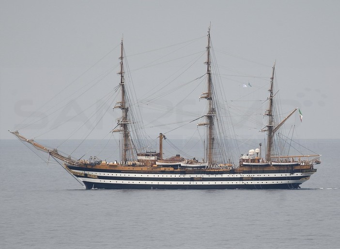 Sanremo: ecco la leggendaria nave scuola 'Amerigo Vespucci' in transito di fronte alla città dei fiori (Foto) Sanremo: ecco la leggendaria nave scuola 'Amerigo Vespucci' in transito di fronte alla città dei fiori (Foto)