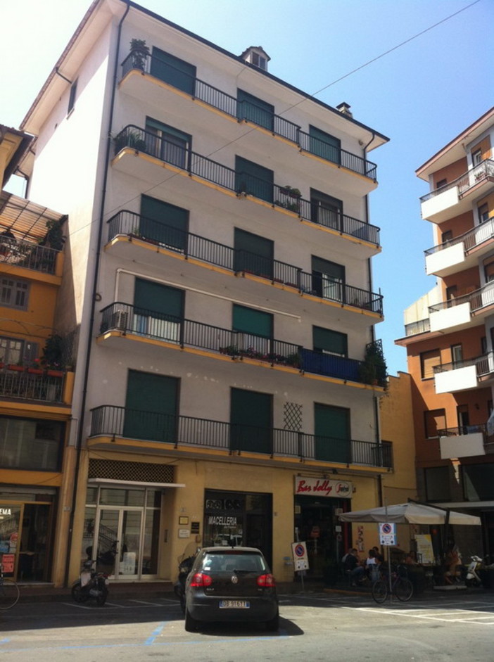 Imperia: serie di moduli presentati nelle scuole per l'antenna di telefonia mobile in piazza Calvi