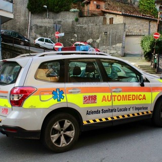 Bordighera: scontro tra un'auto e un furgone sull'autostrada, mobilitazione di soccorsi e code in A10