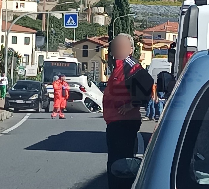 Riva Ligure: malore alla guida, 28enne si capotta con l'auto mentre viaggia sull'Aurelia (Foto) Riva Ligure: malore alla guida, 28enne si capotta con l'auto mentre viaggia sull'Aurelia (Foto)
