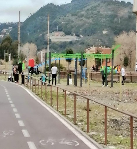 Le attrezzature a lato della ciclovia Le attrezzature a lato della ciclovia