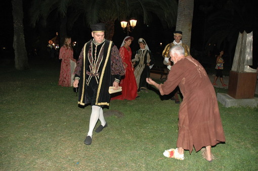 Ventimiglia: l'Agosto Medievale entra nel vivo e questa sera 'scende in campo' anche il Sindaco e l'Amministrazione Ventimiglia: l'Agosto Medievale entra nel vivo e questa sera 'scende in campo' anche il Sindaco e l'Amministrazione