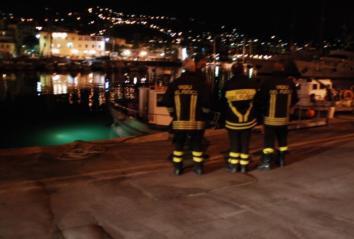 Sanremo: auto finisce in acqua nel porto, conducente illeso