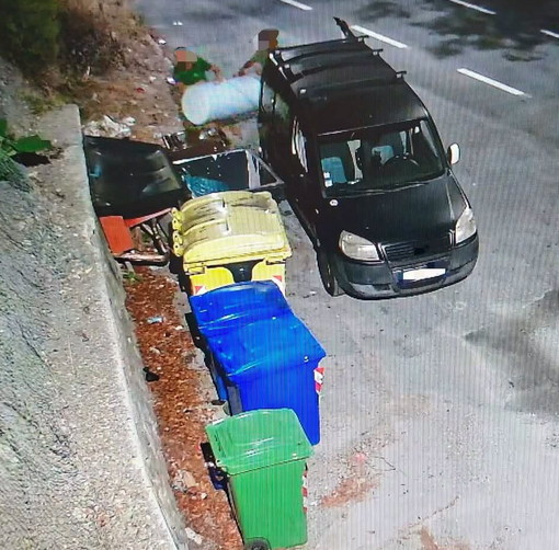 Ventimiglia, abbandono illecito di rifiuti: multa da 2.000 euro e fermo del veicolo a una ditta francese individuata dalle telecamere
