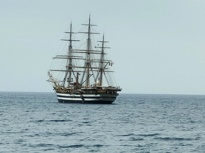 Imperia: è arrivata in rada la 'Amerigo Vespucci', da oggi pomeriggio il via alle visite a bordo (Foto) Imperia: è arrivata in rada la 'Amerigo Vespucci', da oggi pomeriggio il via alle visite a bordo (Foto)