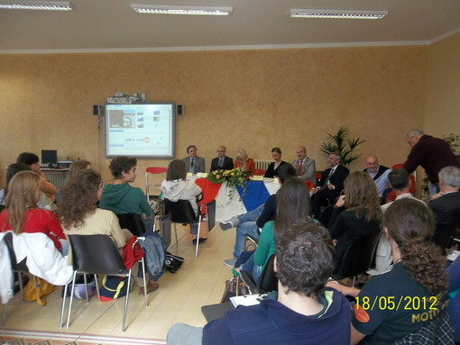 Sanremo: successo al liceo Cassini per l'incontro sul progetto Alcotra Sanremo: successo al liceo Cassini per l'incontro sul progetto Alcotra
