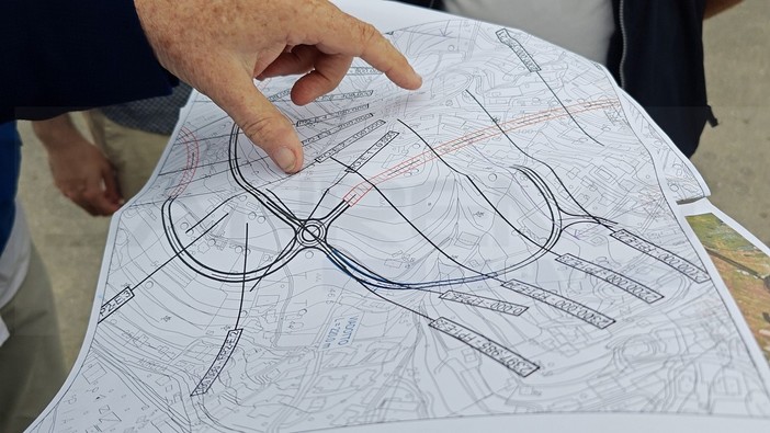 Il comitato Bonmoschetto incontra Mager e Rolando per l'Aurelia Bis: "Chiunque sarà il sindaco dovrà saperci ascoltare" Il comitato Bonmoschetto incontra Mager e Rolando per l'Aurelia Bis: "Chiunque sarà il sindaco dovrà saperci ascoltare"