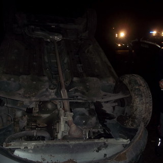 Imperia: auto si capotta e finisce in un fosso in via Santa Lucia, intervento dei VVF