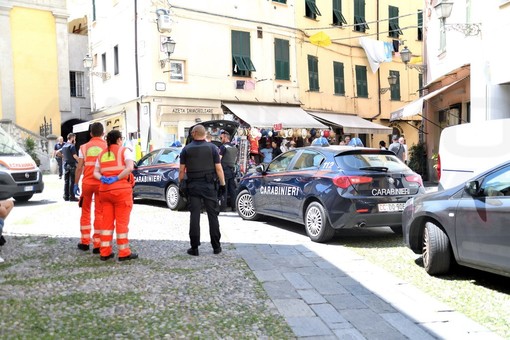 Sanremo: donna picchia il compagno con le stampelle al culmine di una lite, intervento dei Carabinieri (Foto) Sanremo: donna picchia il compagno con le stampelle al culmine di una lite, intervento dei Carabinieri (Foto)