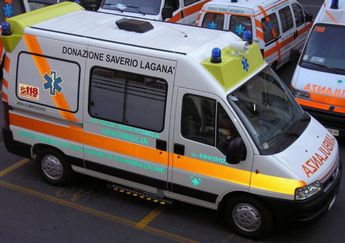 Sanremo: scontro moto-auto, 39enne riporta la sospetta frattura del femore