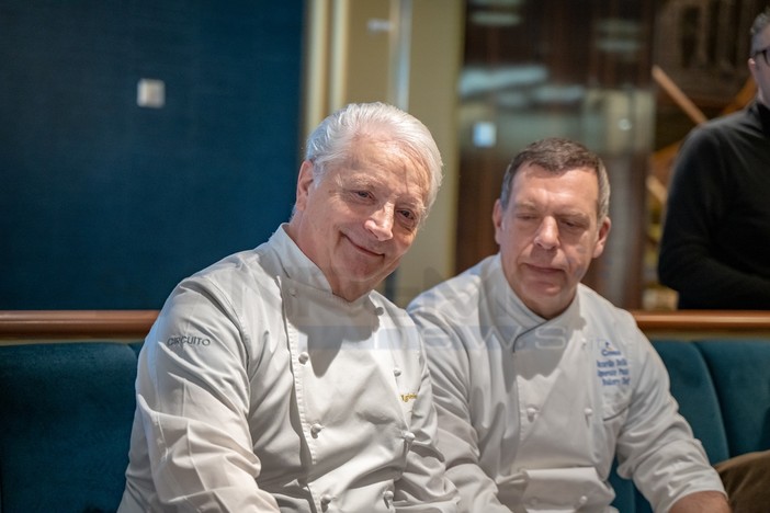 Iginio Massari firma un dolce dedicato al Festival di Sanremo: il suo legame con la provincia di Imperia (foto e video) Iginio Massari firma un dolce dedicato al Festival di Sanremo: il suo legame con la provincia di Imperia (foto e video)